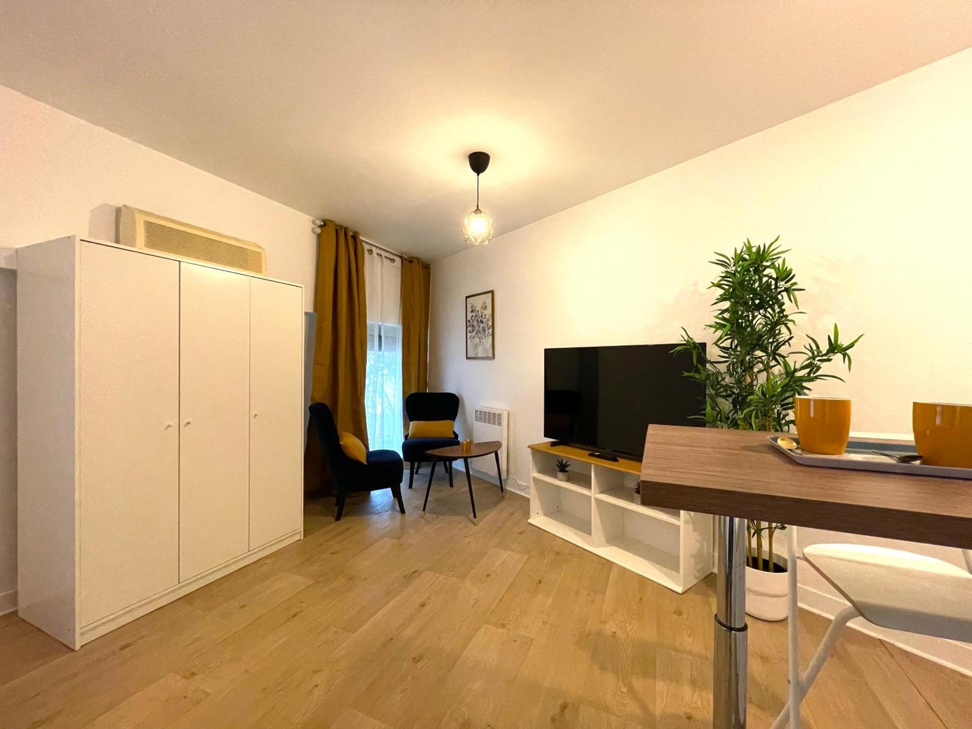 Les Entrepreneurs - Appartements Neufs Et Spacieux, Proche Rer C Et Aeroport Orly モランジ エクステリア 写真